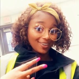 Meet your Posher, Danielle